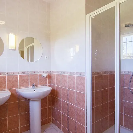 Spacious Villa With Swimming Pool In Rouzede