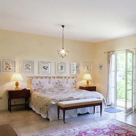 Spacious Villa With Swimming Pool In Rouzede