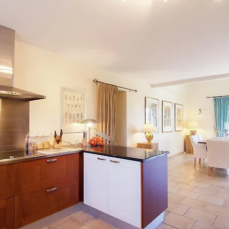 فيلة Spacious Villa With Swimming Pool In Rouzede