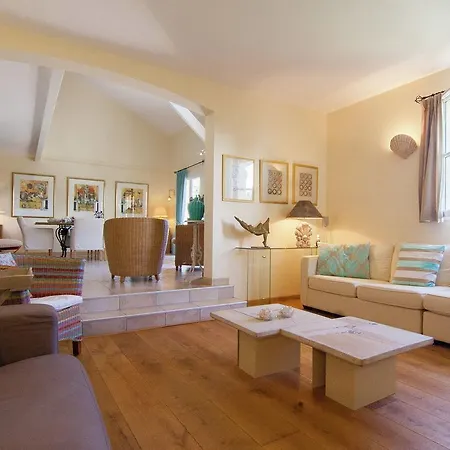 فيلة Spacious Villa With Swimming Pool In Rouzede