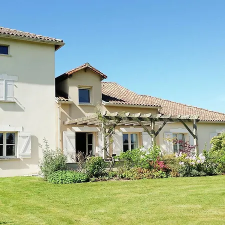 Spacious Villa With Swimming Pool In Rouzede Mazerolles (Charente)