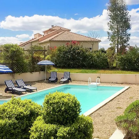 Spacious Villa With Swimming Pool In Rouzede Mazerolles (Charente)
